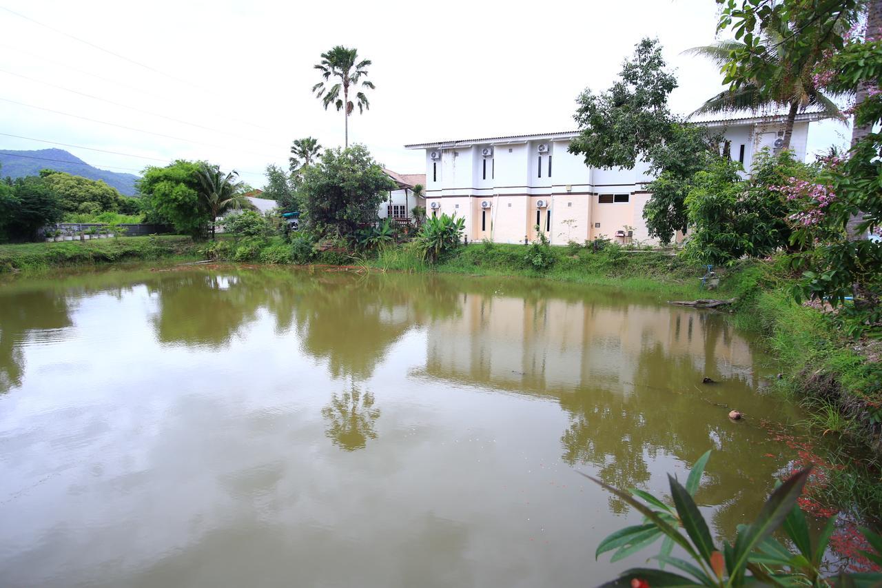 Baanpooya Hotel And Resort Tak Exterior photo